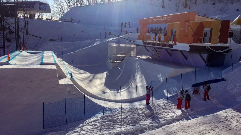 Snowboarding (file photo)