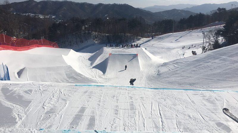 Snowboarding (file photo)