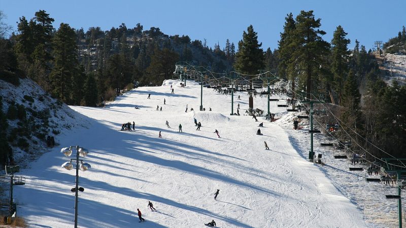 Snowboarding (file photo)