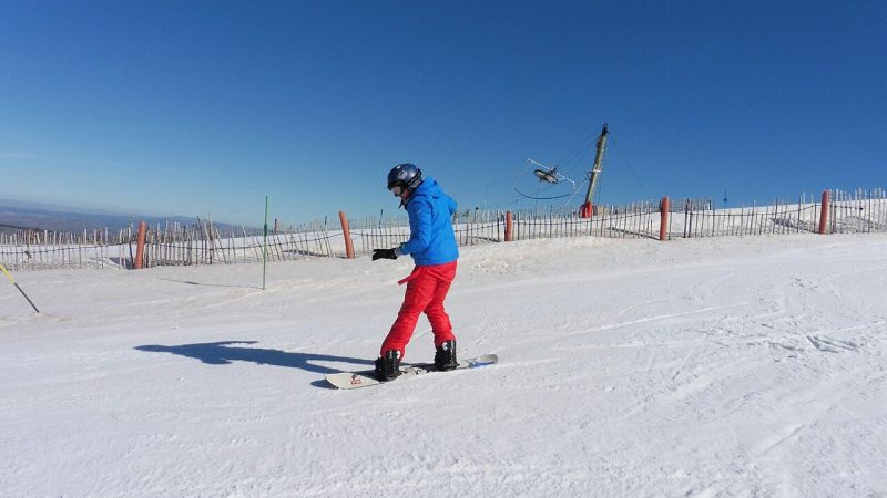 Snowboarding (file photo)