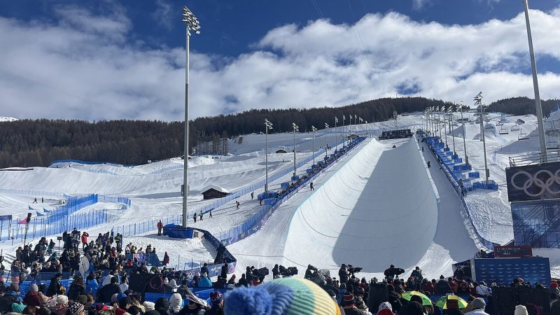 Snowboarding (file photo)