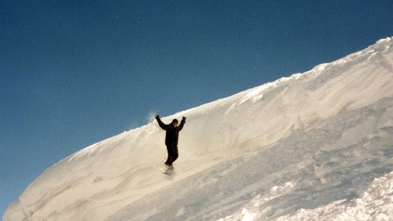 Snowboarding (file photo)