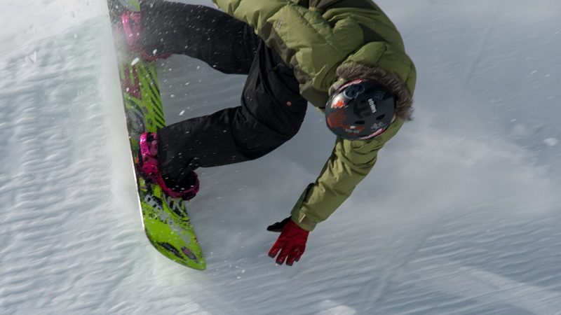 Snowboarding (file photo)