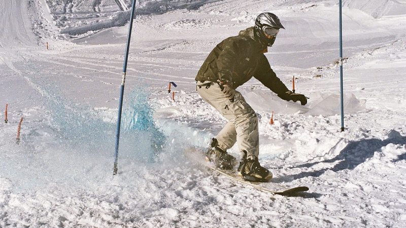 Snowboarding (file photo)