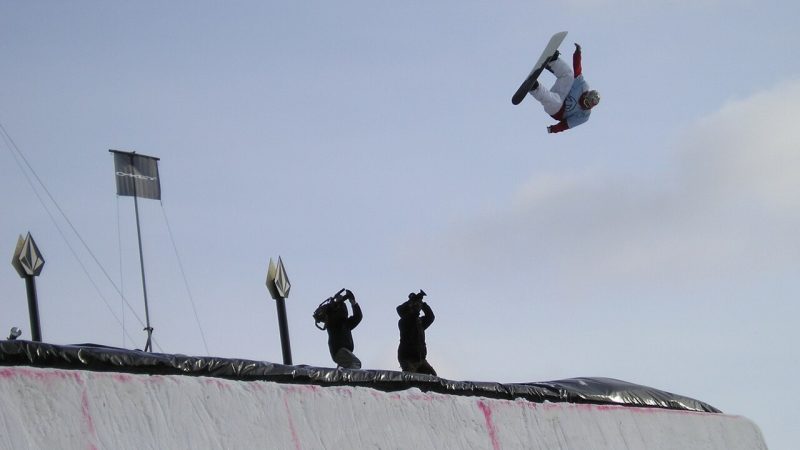 Snowboarding (file photo)