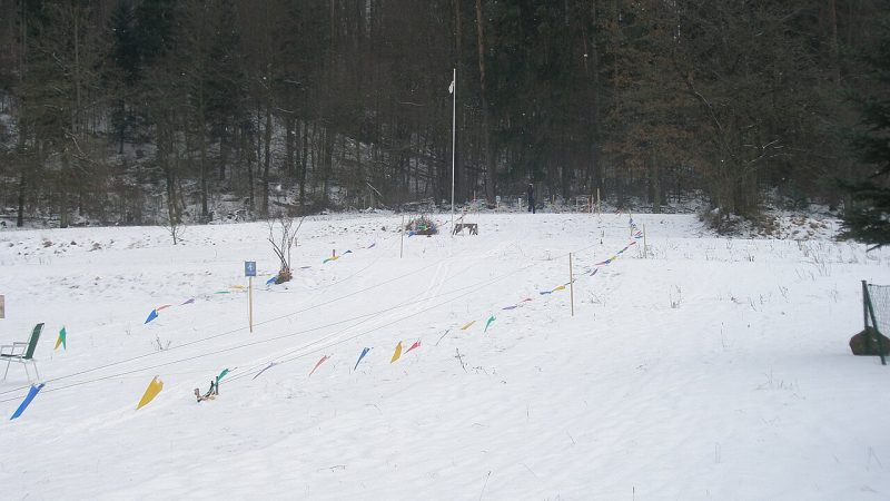 Snowboarding (file photo)