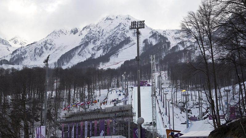 Snowboarding (file photo)