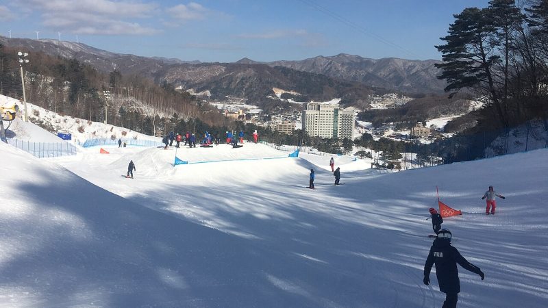 Snowboarding (file photo)