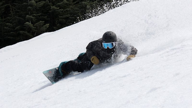 Snowboarding (file photo)