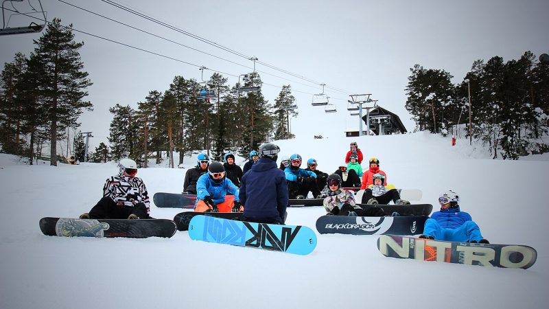 Snowboarding (file photo)