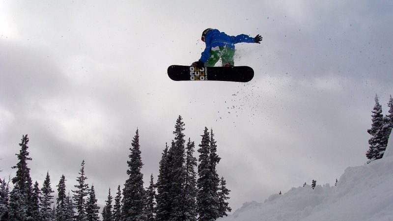 Snowboarding (file photo)