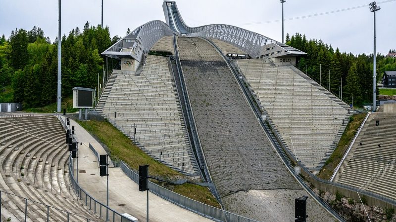 Salto con gli sci (foto d'archivio)