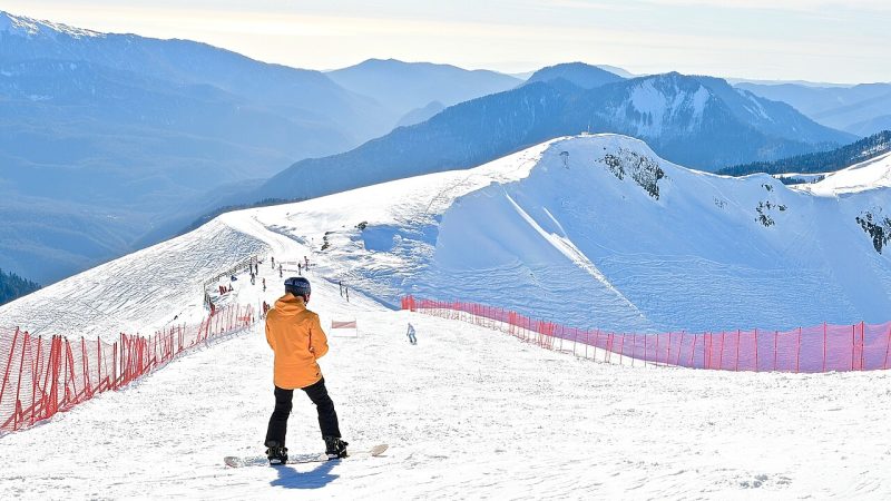 Snowboarding (file photo)