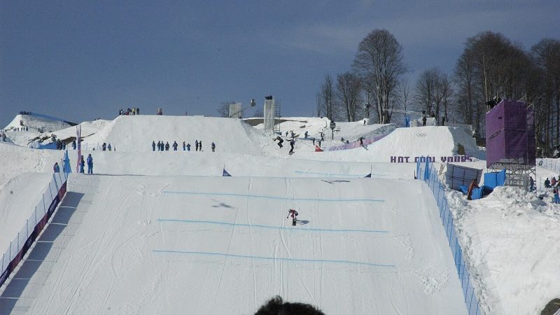 Snowboarding (file photo)