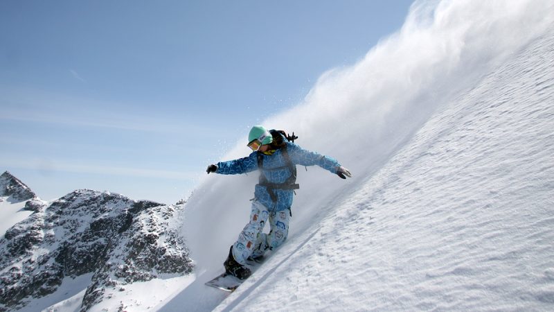 Snowboarding (file photo)