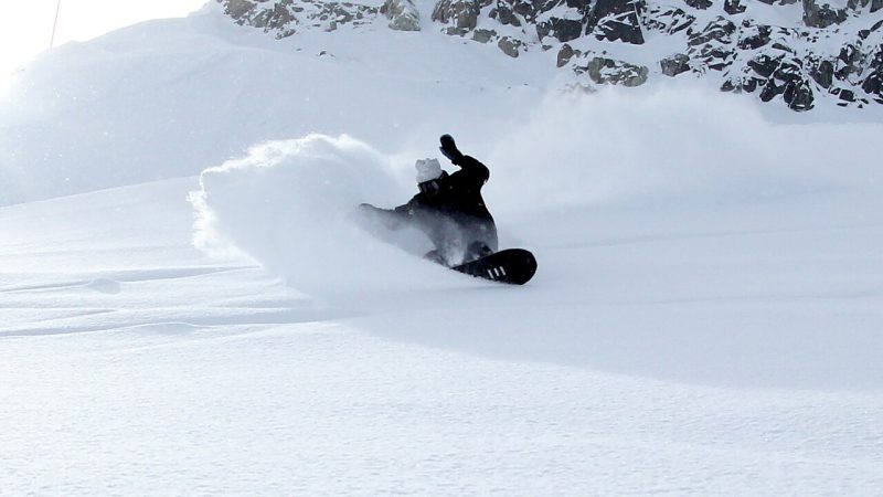 Snowboarding (file photo)