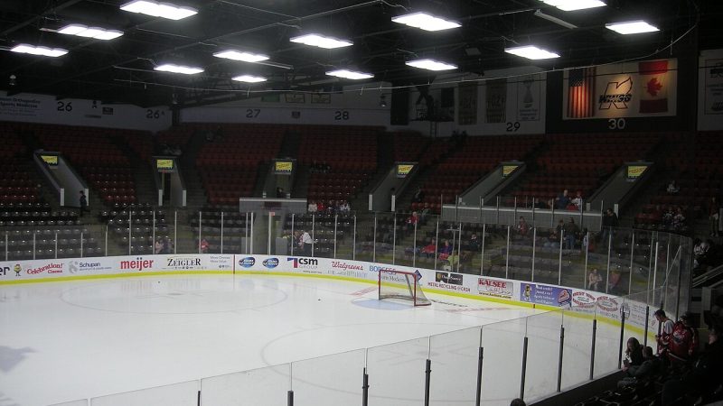 Ice hockey (file photo)