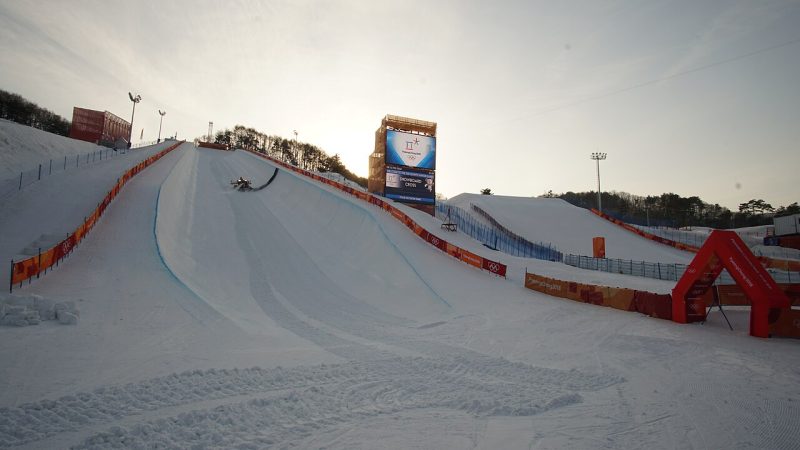 Snowboarding (file photo)