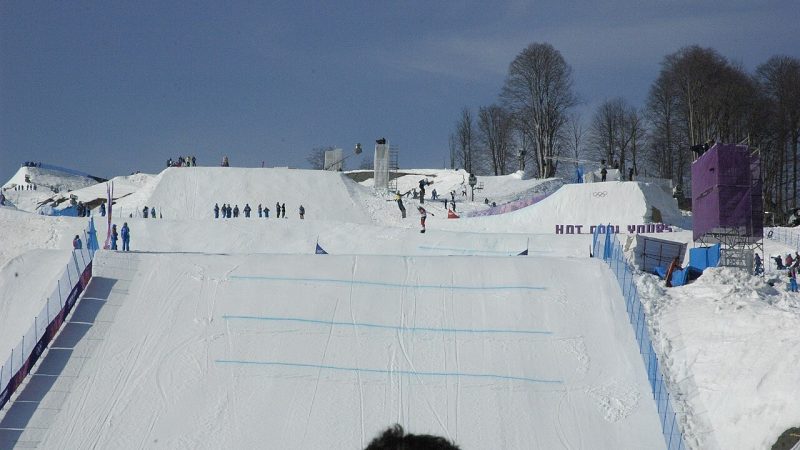 Snowboarding (file photo)