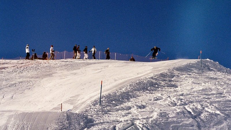 Snowboarding (file photo)